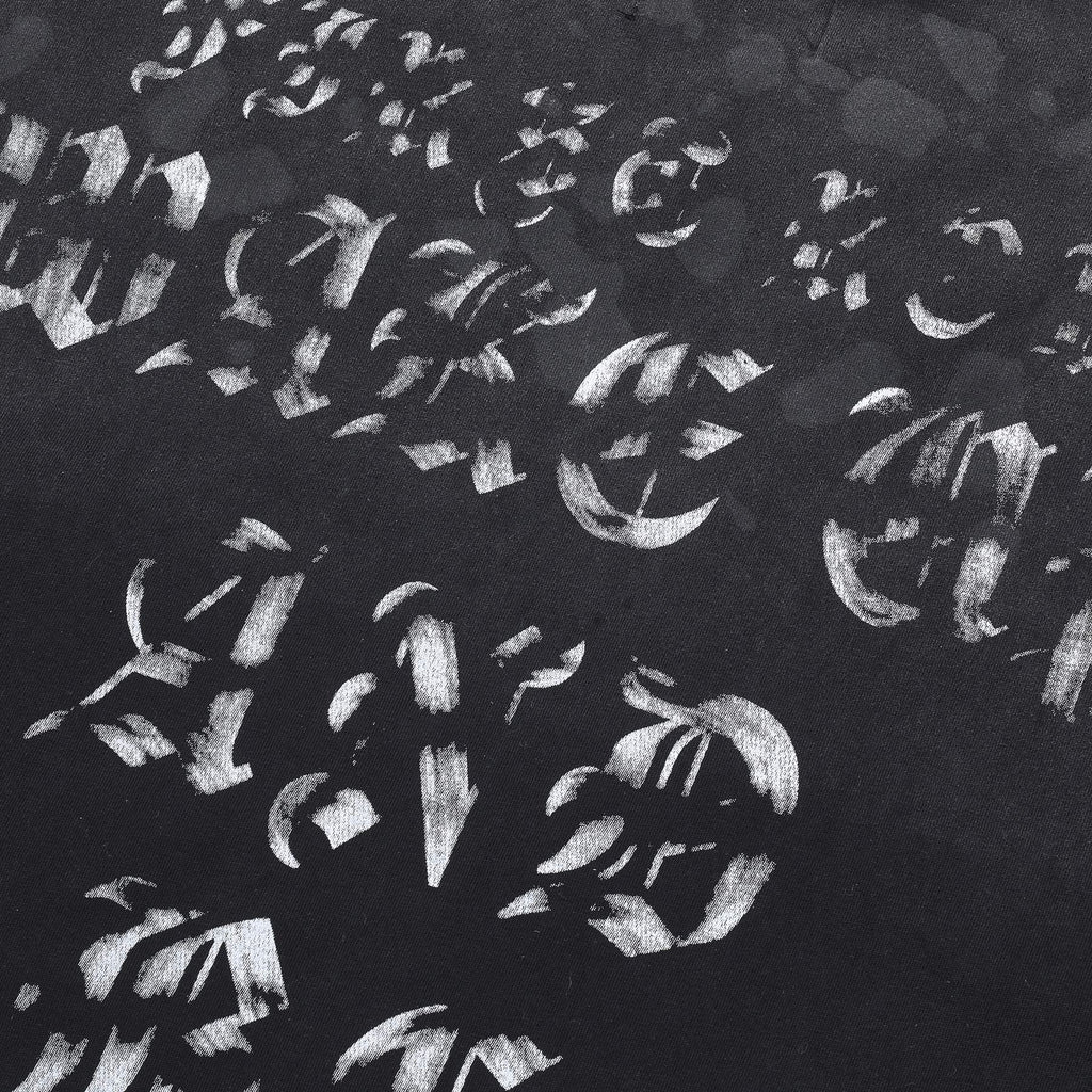 FIRST ROW Wake Up and Be Fierce Skull Appliqué T-Shirt — detail